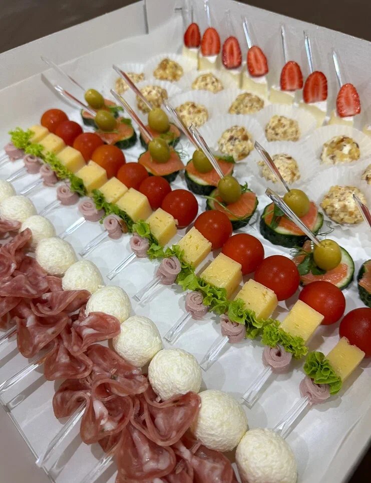 для фуршета закуски, закуска на шпажках, кейтеринг канапе фуршет, канапе на шпажках для фуршета, канапе для фуршета