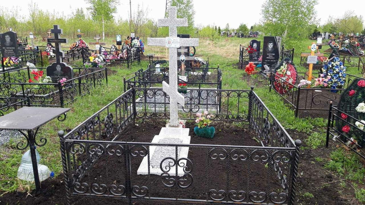 памятник, поминовение усопших, памятник на православном кладбище, с кладбища, надгробные памятники