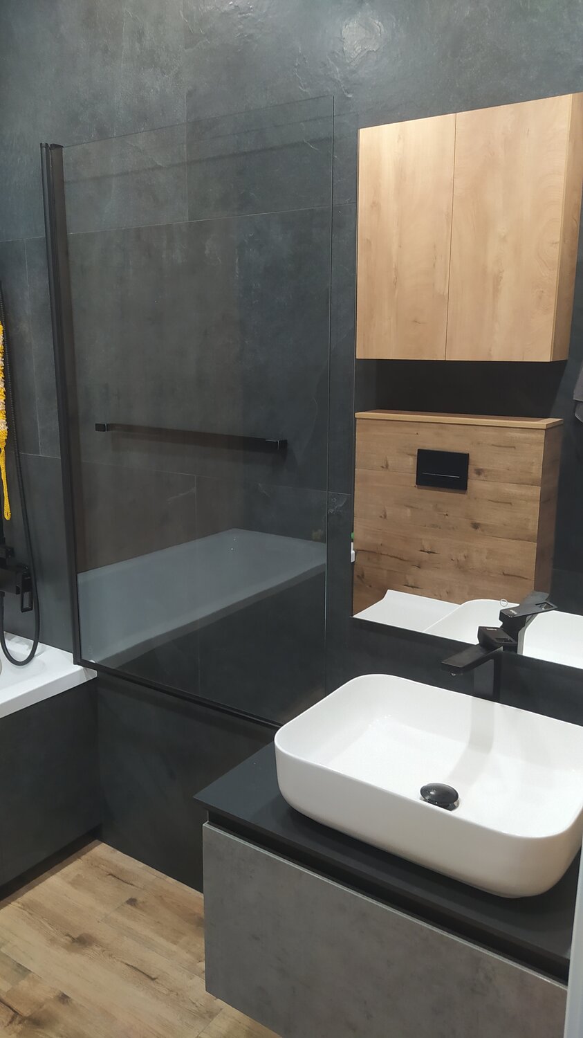 стеклянная шторка на ванну wasserkraft dill 61s02-100, раковина накладная rea marbel9387, накладная раковина, дизайн интерьера ванной комнаты, стеклянная шторка для ванной