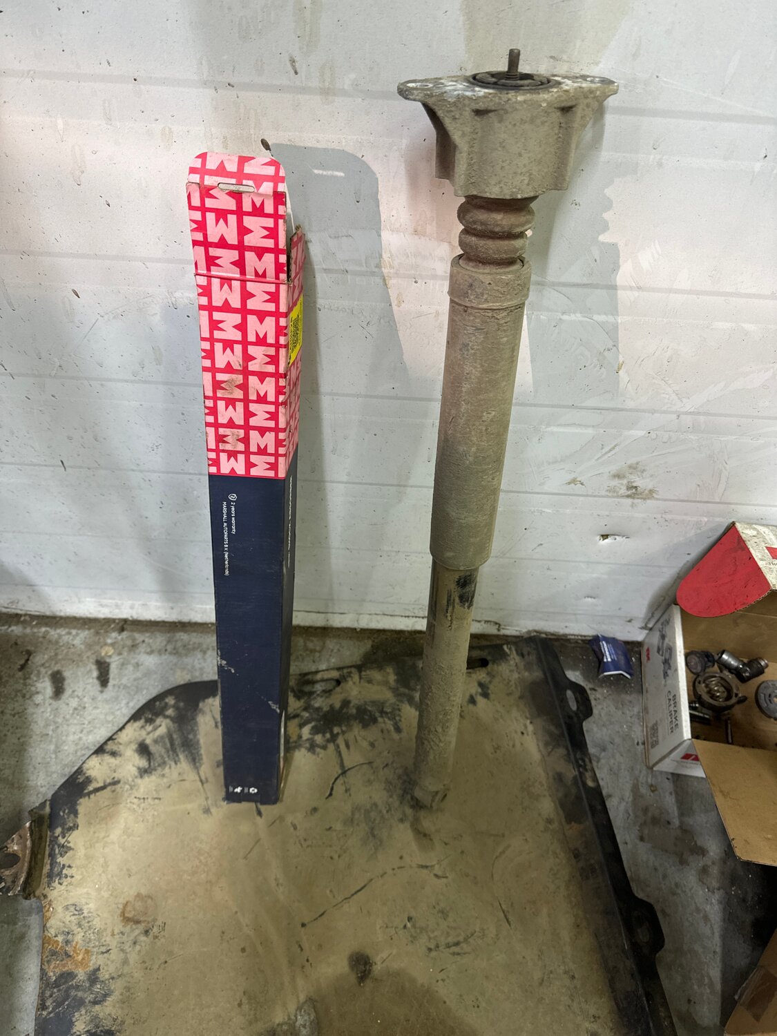 шкода а5 амортизатор задний, амортизаторов задние, амортизатор задний для audi, стойка амортизатора задняя, амортизатор задний volkswagen golf