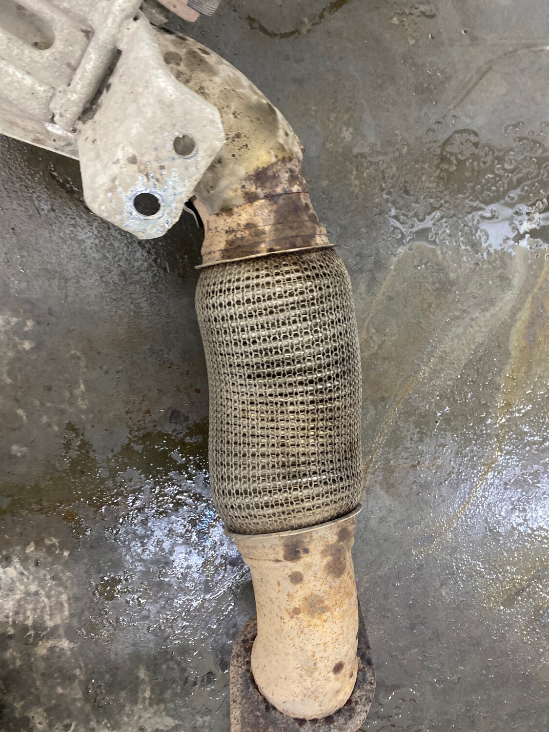 гофра глушителя тигуан 2.0 tsi, гофра на глушителе, замена гофры глушителя, гофра глушителя ауди а6 с6 2.4, гофра выхлопа