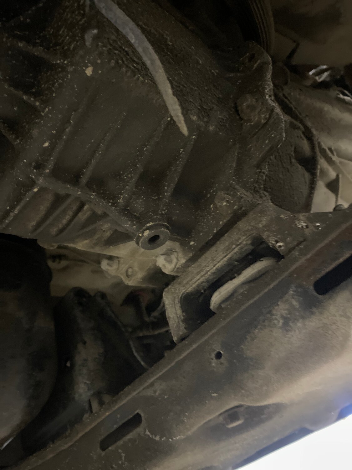 замена масла в акпп, сливная пробка акпп, замена масла в коробке, заливная пробка акпп санг енг кайрон, пробка акпп