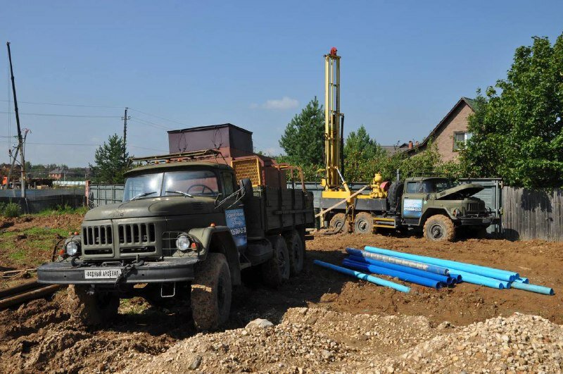 бурение скважин на воду, бурение скважин, зил-131, зил 131 самосвал, буровая техника