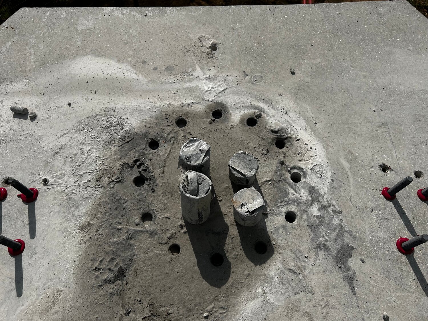 обувь, человек, камень, pinned to the ground, заглушки монтажных отверстий под нагель по бетону