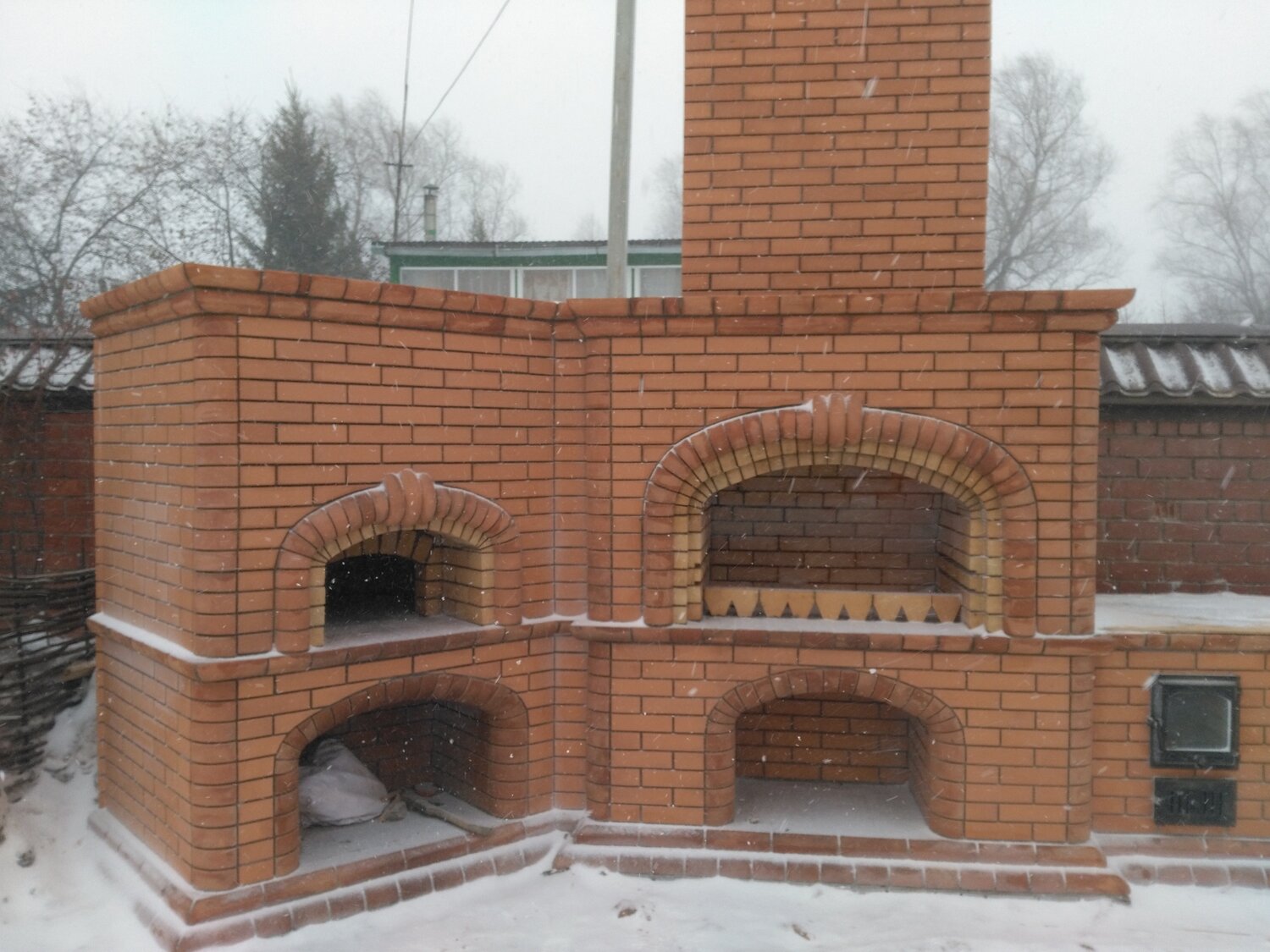 печи камины барбекю, барбекю из резного кирпича, барбекю из кирпича, комплекс барбекю из кирпича, русская печь с мангалом