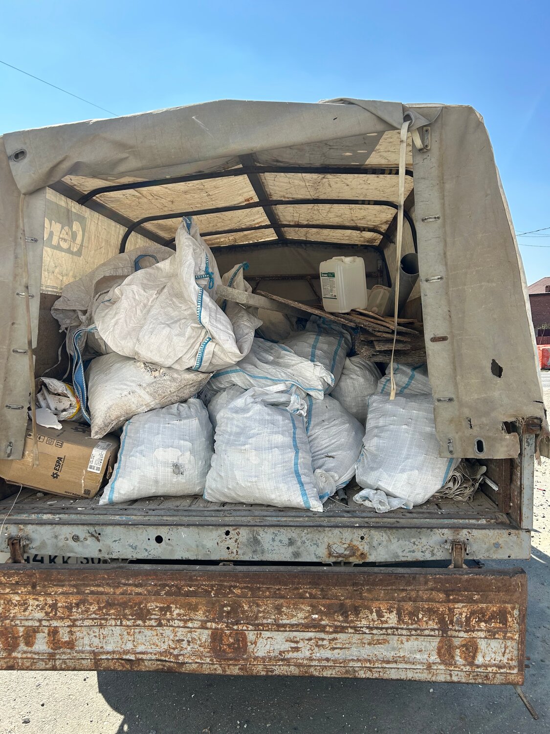вывоз мусора, вывоз строительного мусора, вывоз строительного мусора газель, вывоз, погрузка в мешки строительного мусора