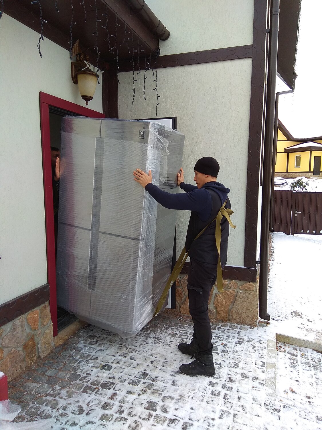 перевозка холодильника, грузчики холодильник, техника, упаковка холодильника для транспортировки, мебель