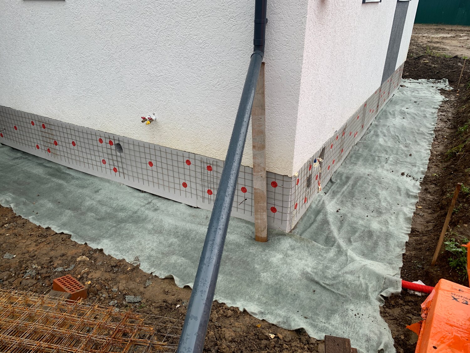 отмостка, отмостка дома, монтаж отмостки, отмостка из бетона, отмостка вокруг дома