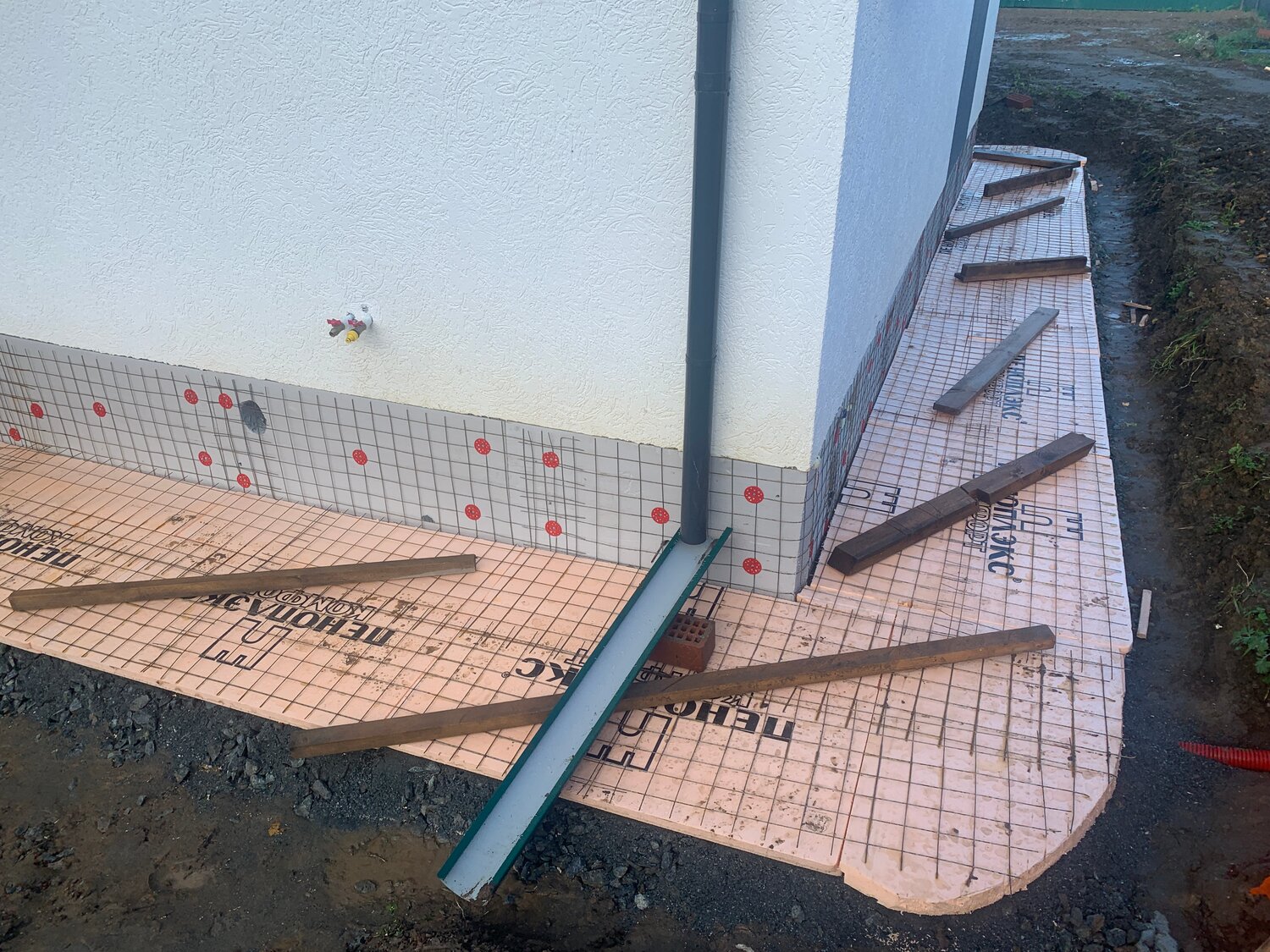 отмостка дома, отмостка, отмостка вокруг дома, утепленная отмостка вокруг дома, отмостка для фундамента