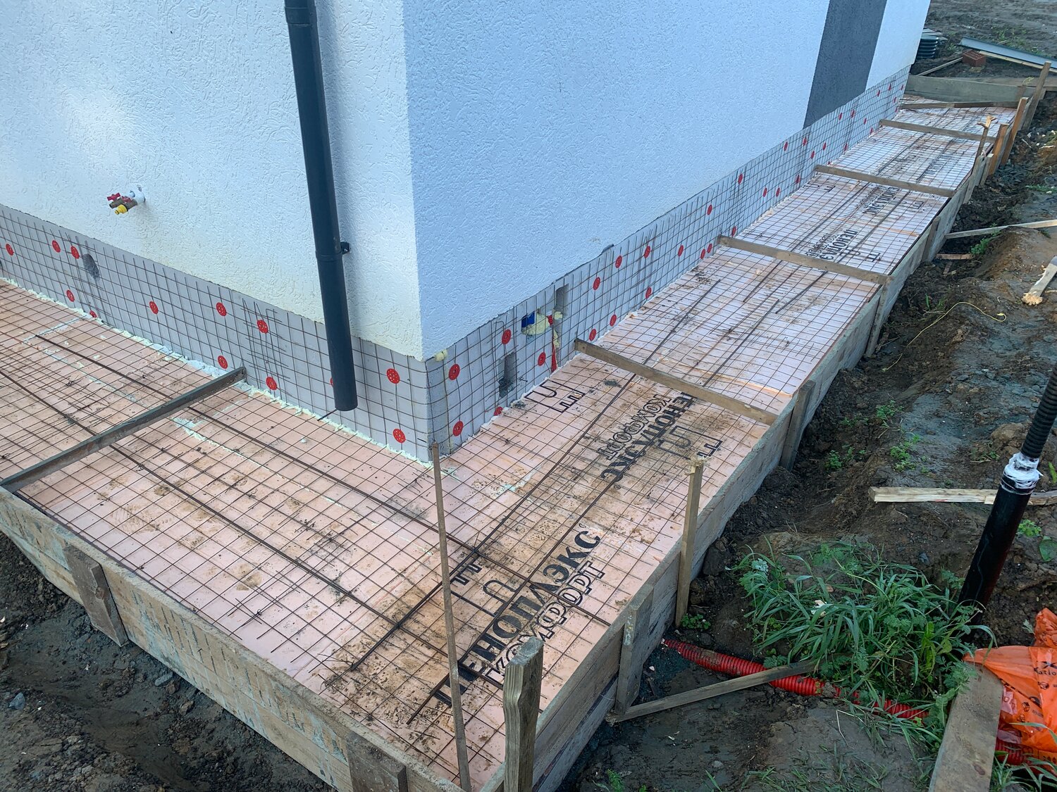 отмостка дома, армирование отмостки, отмостка вокруг дома, отмостка фундамента, отмостка