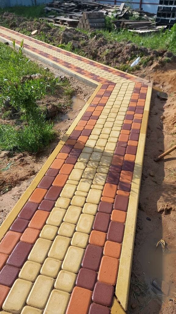укладка тротуарной плитки, тротуарная плитка, тротуарная плитка брусчатка, тротуарная плитка вокруг дома, брусчатка варианты укладки