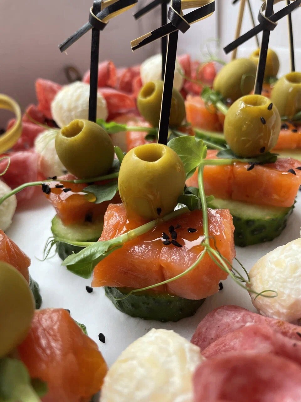 канапе закуски, кейтеринг канапе, вкусные канапе, закуски, праздничные канапе