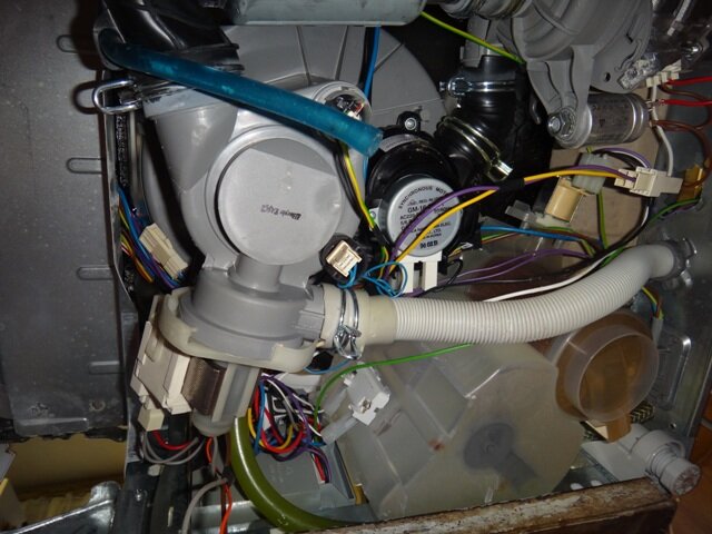 Замена ролика для корзины посудомоечной машины в Ивантеевке - Ремонт и установка