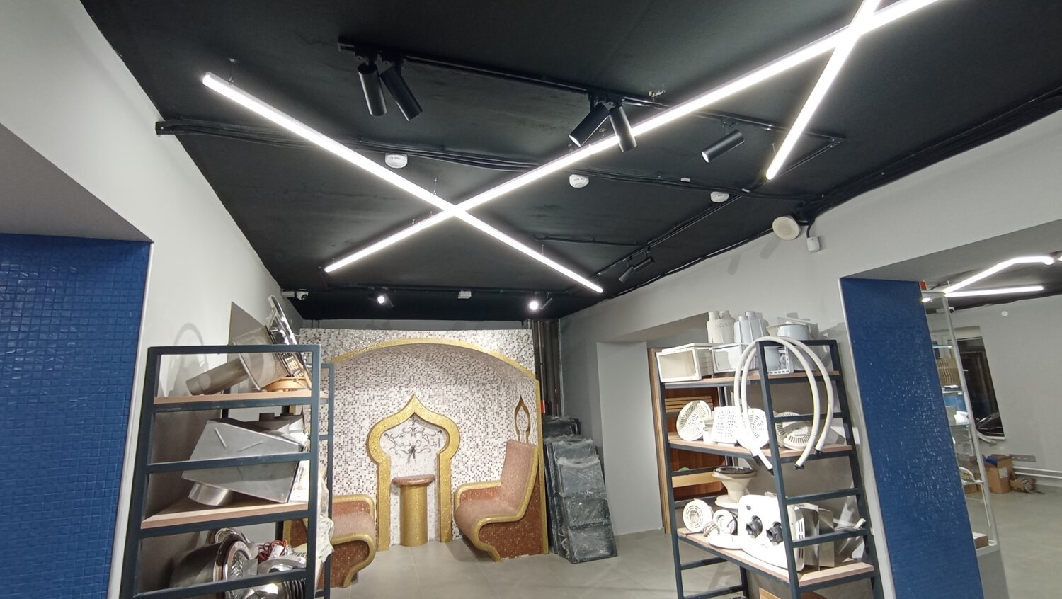 линейные светильники светодиодные, линейный светильник, светодиодное освещение, трековое освещение, освещение линейными светильниками