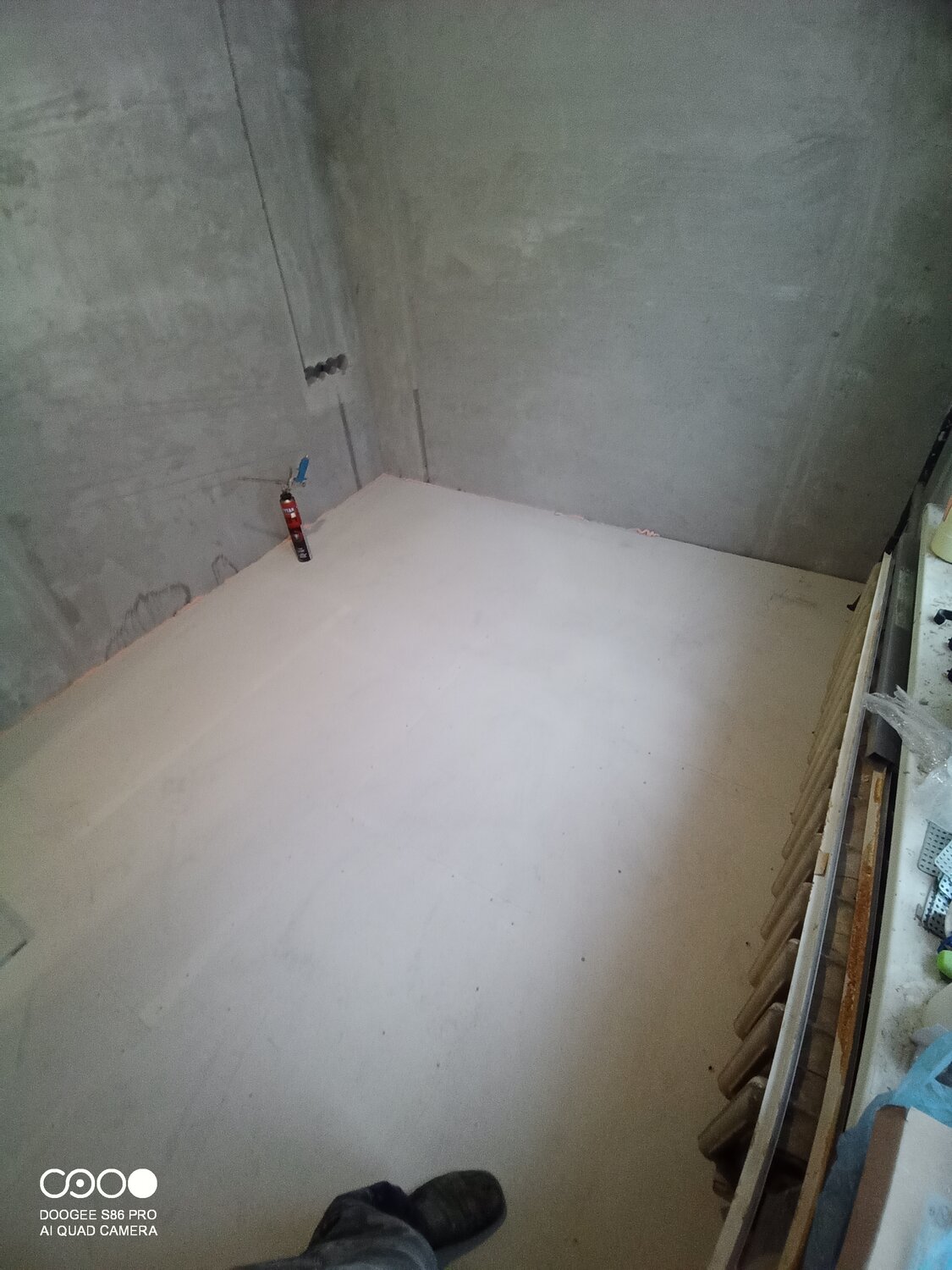 стяжка пола, стяжка пола в квартире, полусухая стяжка пола, гидроизоляция бетонного пола, сухая стяжка пола