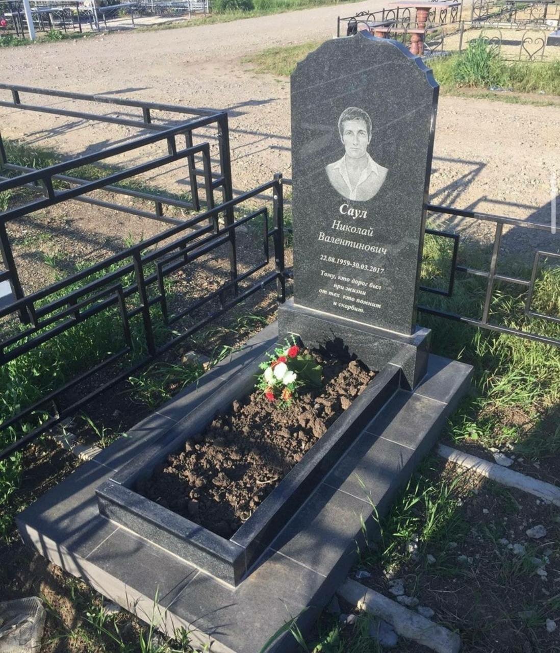 гранитный памятник, надгробные памятники, памятники на могилу, памятники надгробия, надгробные памятники для папы