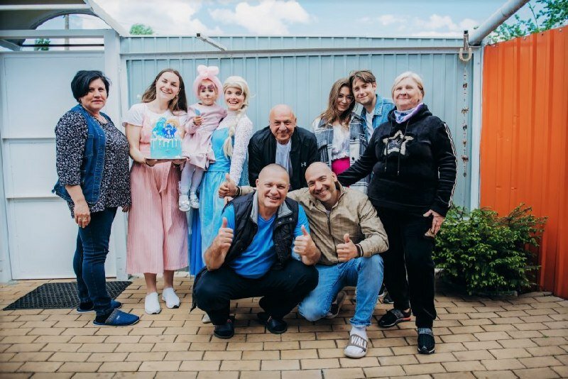 девушка, человек, семья, жена олигарха сериал, большая семья