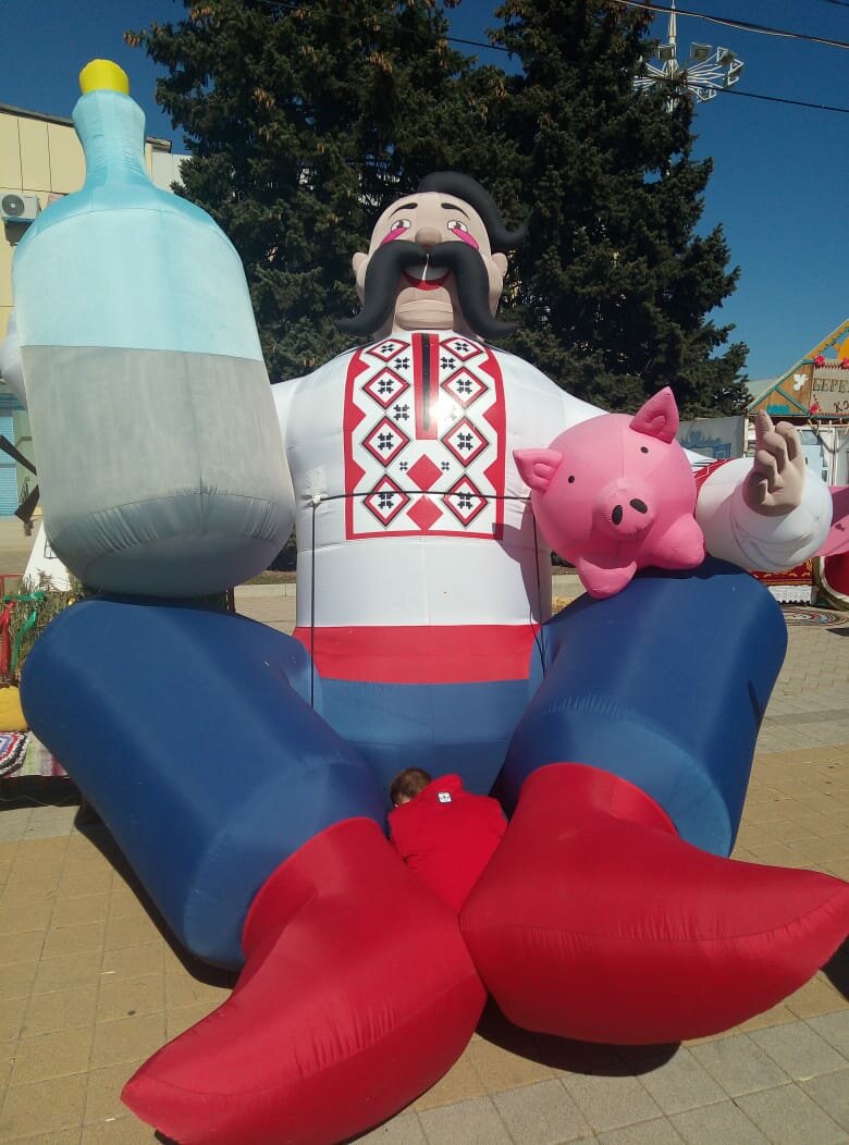фигурка, надувная фигура, человек, атамань музей под открытым небом, карнавал геленджик 2010