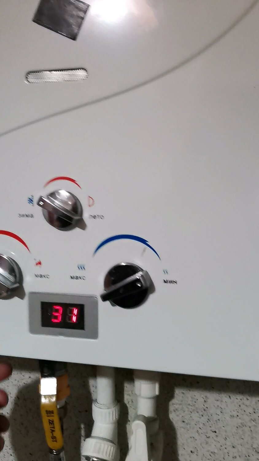 газовая колонка, газовый проточный водонагреватель, газовая колонка мастер, водонагреватель газовый, газовая колонка старая