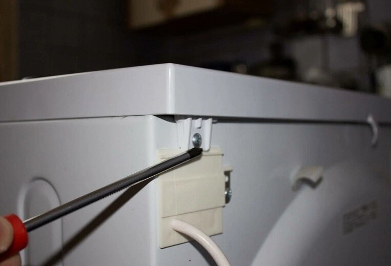 крепеж верхней крышки стиральной машинки lg, холодильник дон 290 перевесить дверь, стиральная машина, разобранная стиральная машина, крышка стиральной машины lg верхняя f1048nd1