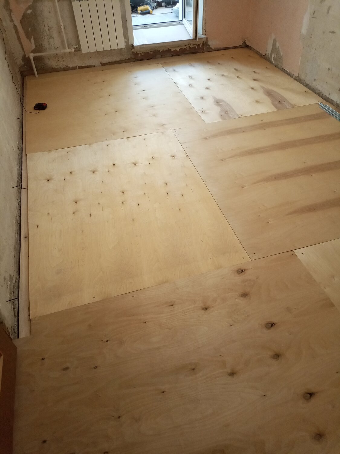 фанера на пол, фанера для пола, укладка фанеры на пол, выравнивание пола фанерой, фанера на пол под ламинат на лаги