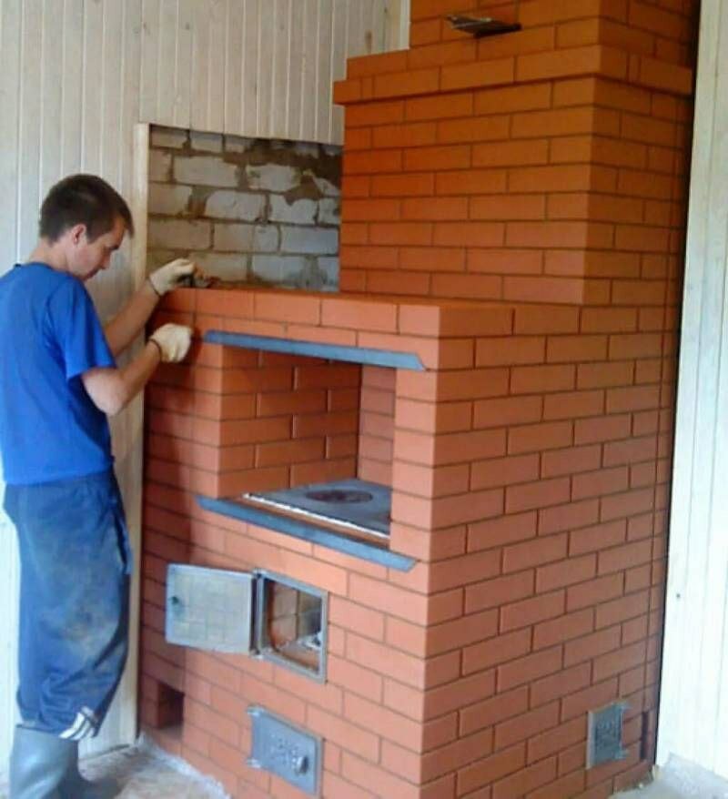 отопительно-варочная печь из кирпича шведка, печь шведка двухколпаковая, печь в доме из кирпича, отопительная печь из кирпича, печь шведка с камином