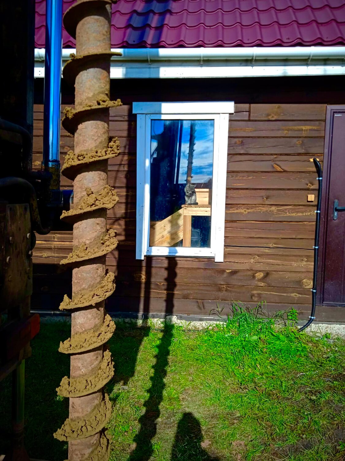 бурение скважин, бур для скважины, загородный дом, скважина, столбы забора