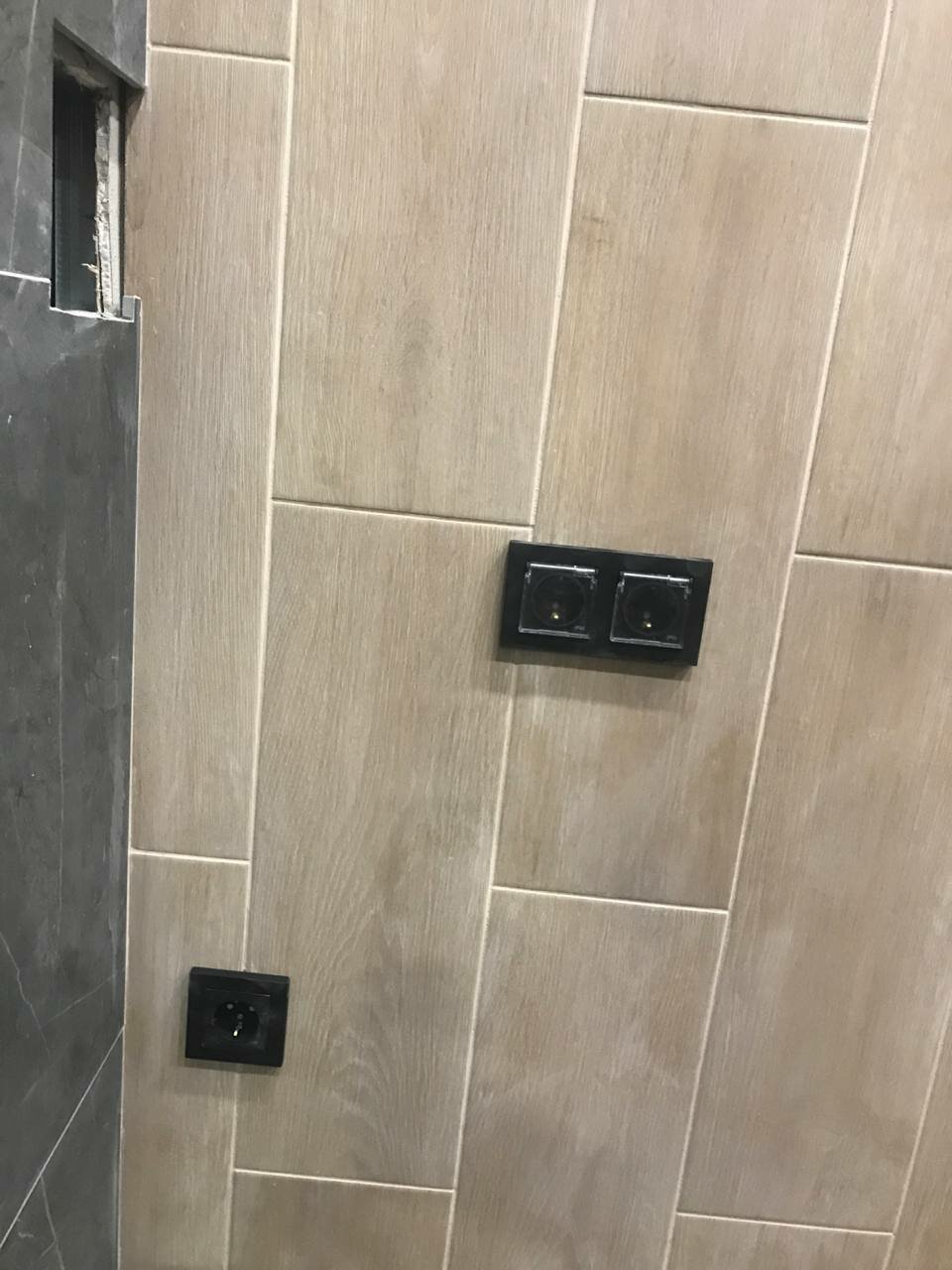 розетки выключатели, двойные розетки, розетка электрическая, черные розетки, розетки цвета антрацит в интерьере