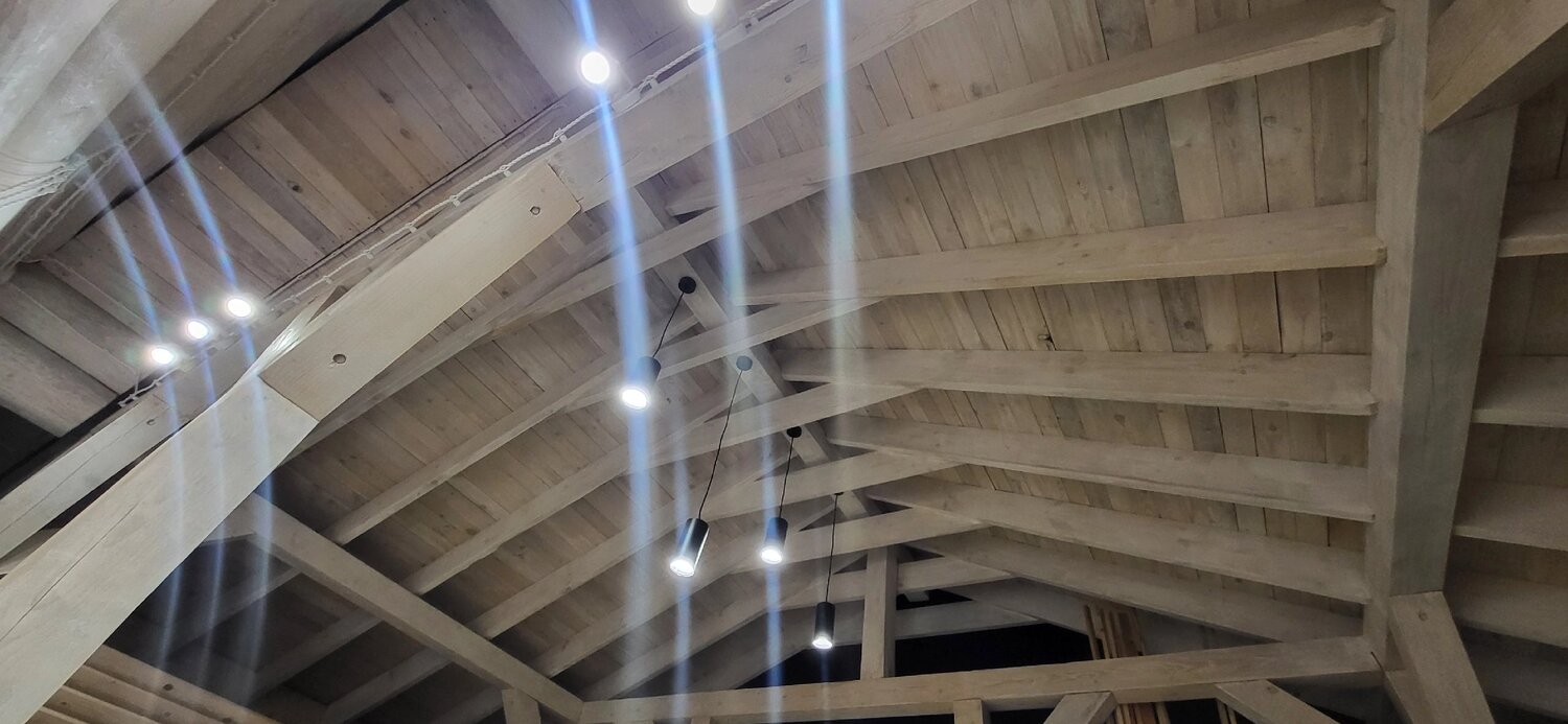 потолок освещение, потолочные балки, king post roof truss, потолок, потолочные перекрытия фальшпотолок