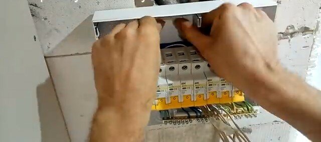 сборка электрощита, электрика монтаж, электромонтажные работы, автомат в электрощитке, ремонт электрики