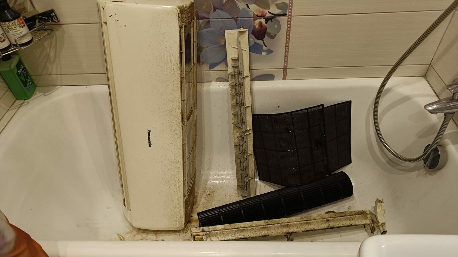кондиционер бу, кондиционеры, грязный кондиционер, внутренний блок кондиционера, кондиционер с установкой