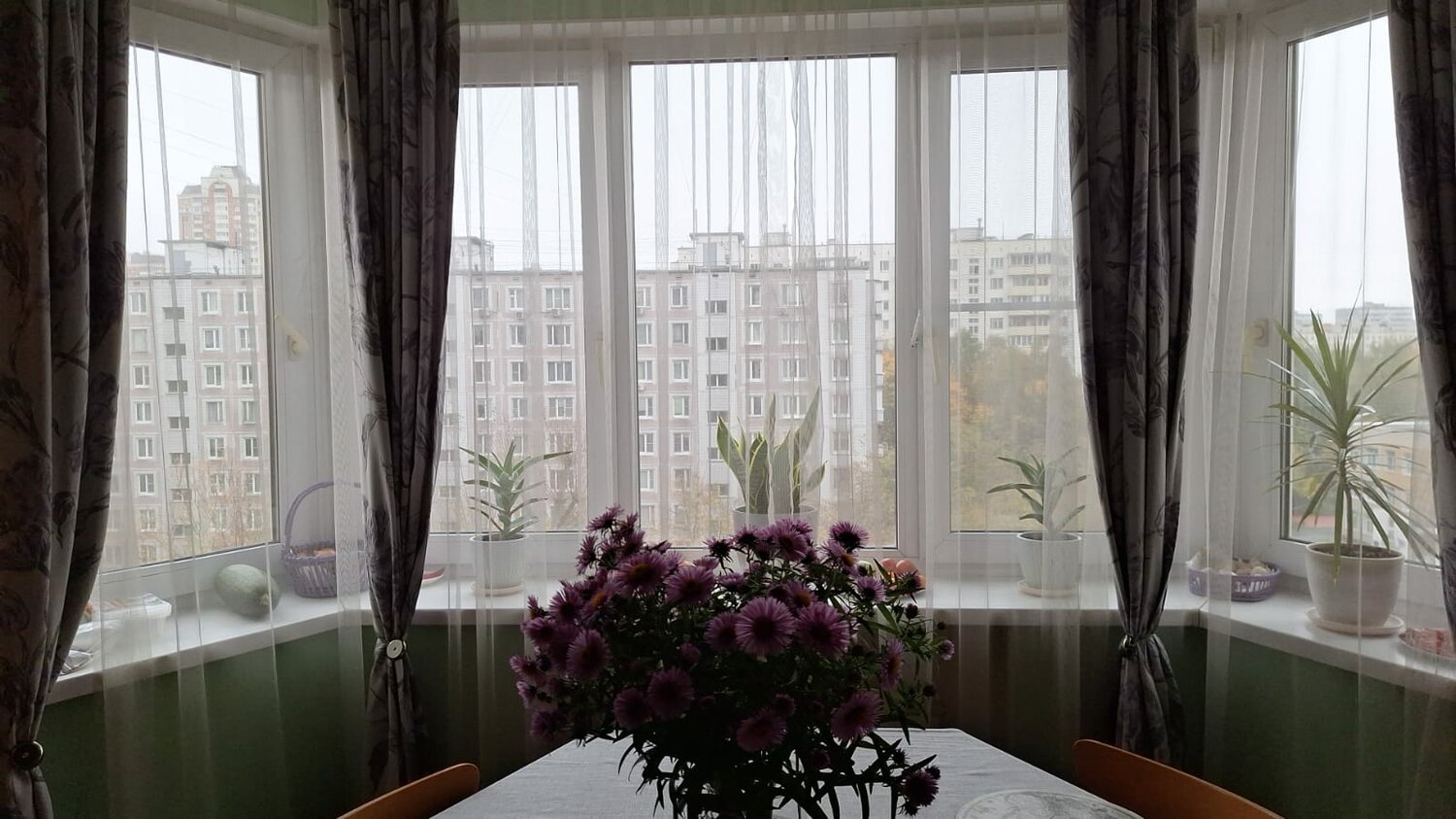 Установить дверной доводчик