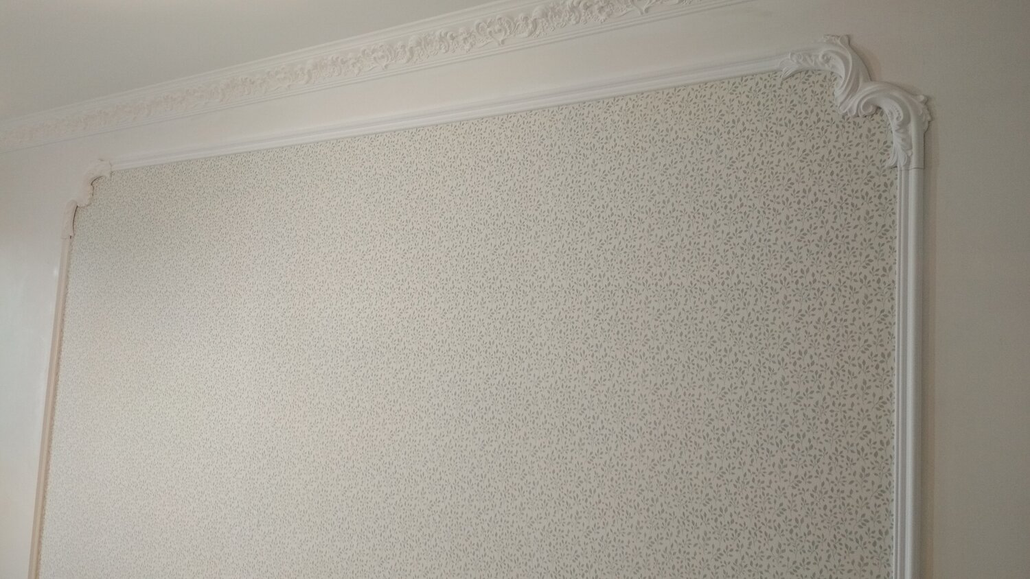 молдинги на стенах в интерьере, молдинги orac decor в интерьере, лепнина в интерьере, гипсовые молдинги для стен, полиуретановые молдинги для стен