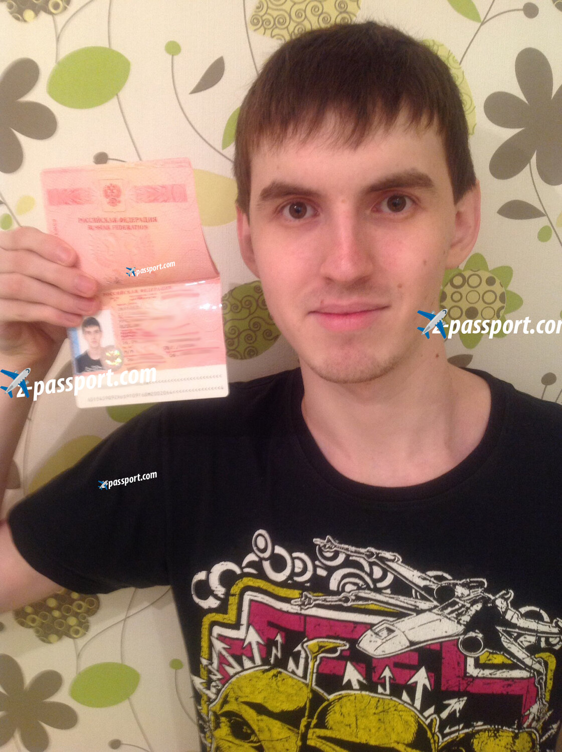 люди с паспортом, людей, паспорт, селфи с паспортом, мужчина