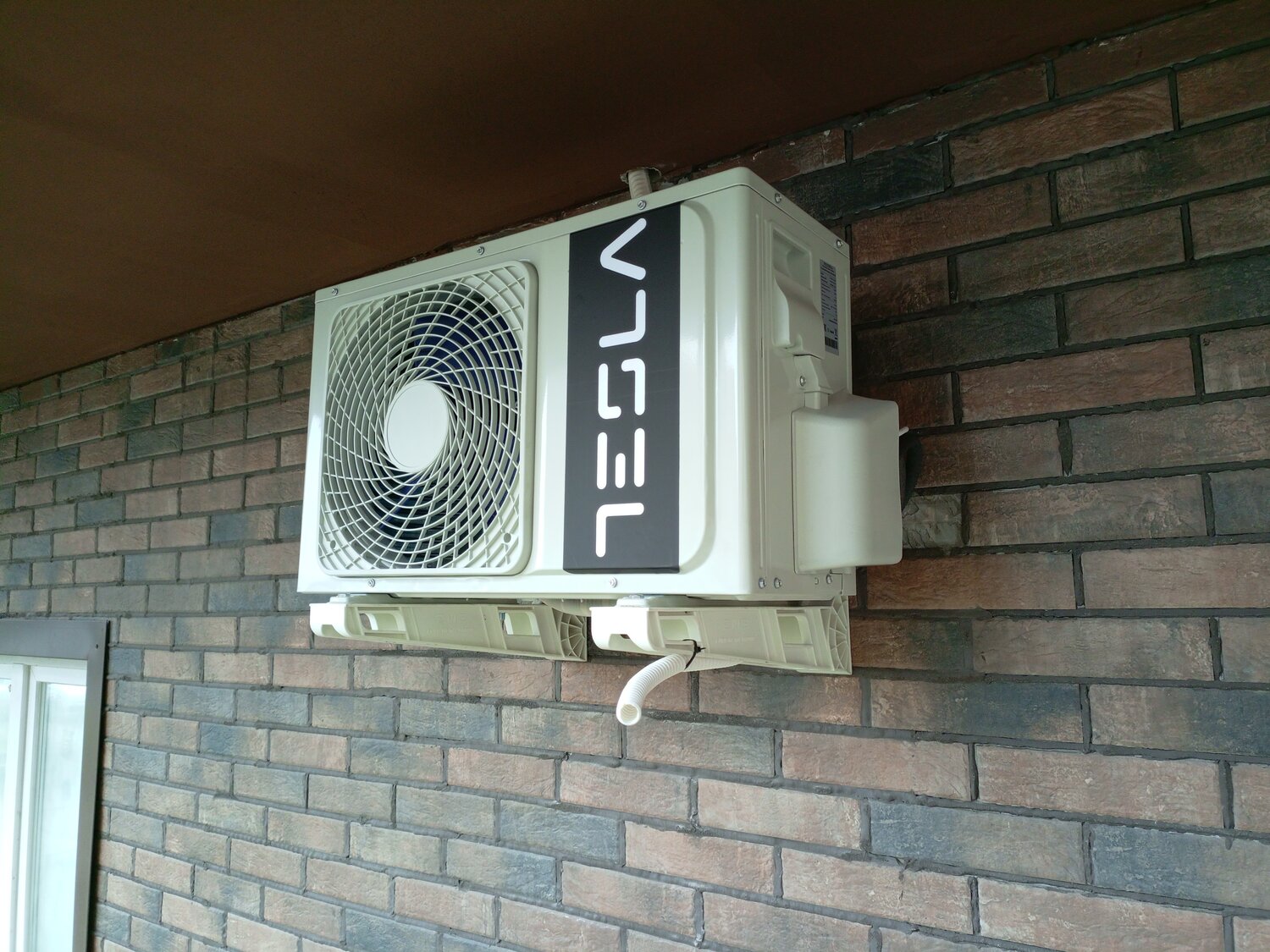 кондиционеры сплит системы, кондиционер внешний блок, установленный кондиционер, кондиционер с установкой, кондиционер наружный блок