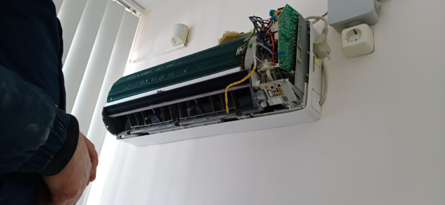 установленный кондиционер, монтаж кондиционера, внутренний блок кондиционера ftxj35as, кондиционеры сплит системы, внутренний блок кондиционера