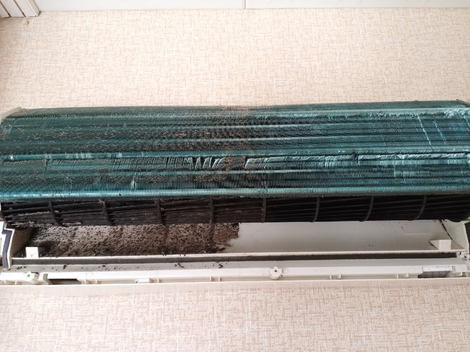 установленный кондиционер, кондиционеры сплит системы, кондиционер сплит, обслуживание кондиционеров, внутренний блок кондиционера