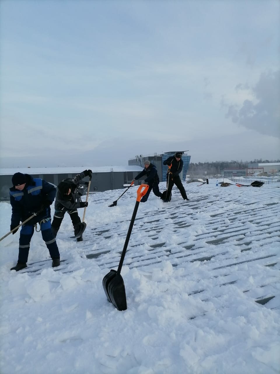 купели на крещение новокузнецк, уборка снега, на льду, парк водный новокузнецк зимой, лед на реке