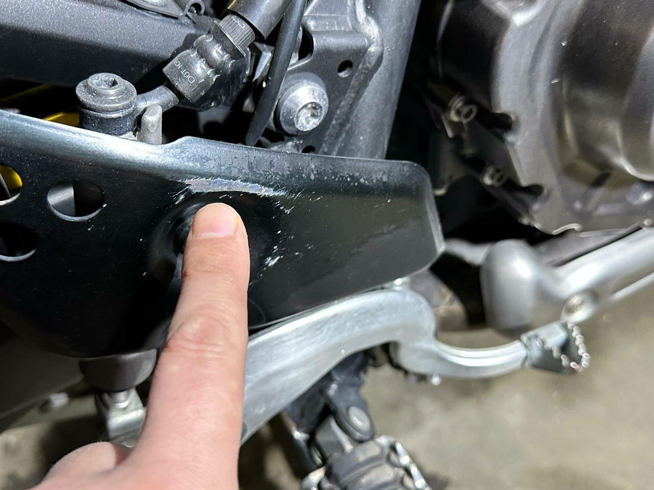 натяжитель цепи honda cbr f4i, педаль заднего тормоза стелс флекс 250, натяжитель цепи сузуки gsr 600, дуги крэйзи айрон honda cbr 600 rr, yamaha fjr1300a 2010 правая подножка водителя