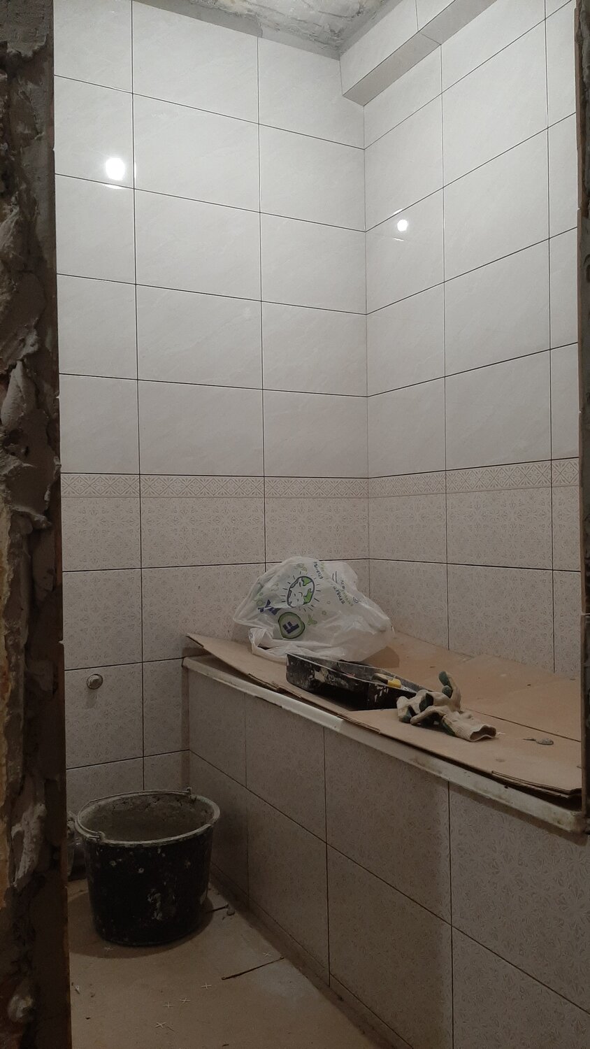 укладка плитки в ванной, укладка плитки, укладка плитки на стену, укладка кафеля, плитка в ванную
