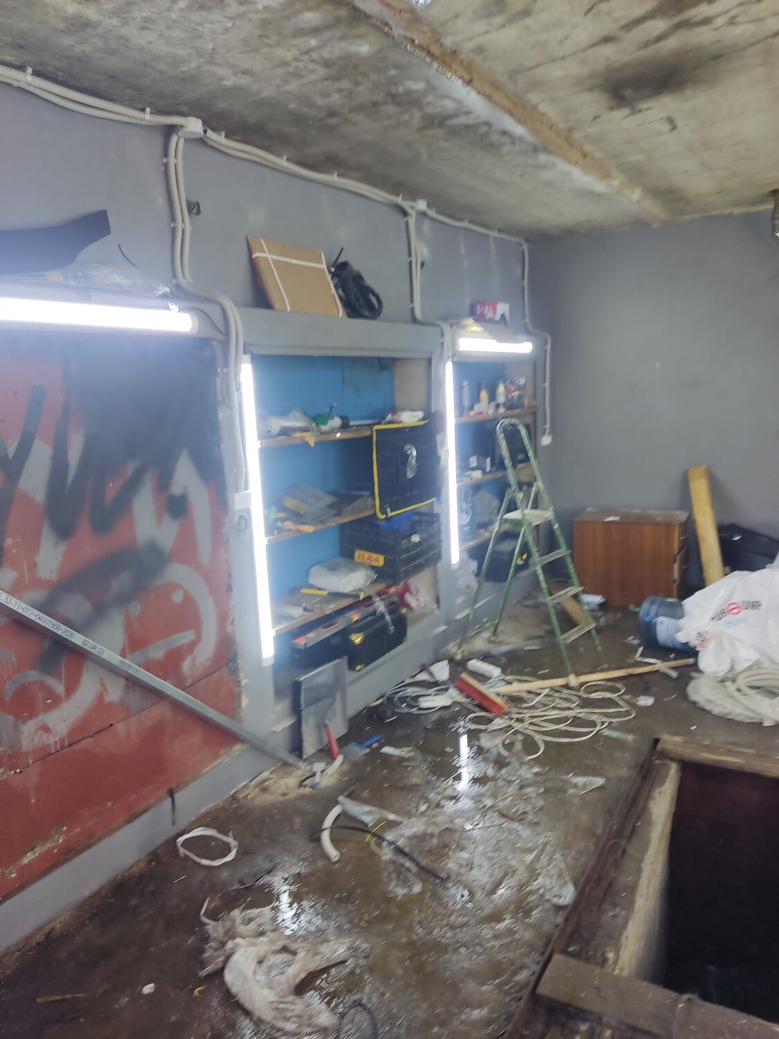 в гараже, гараж мечты, уют в гараже, обстановка в гараже, гараж кирпичный
