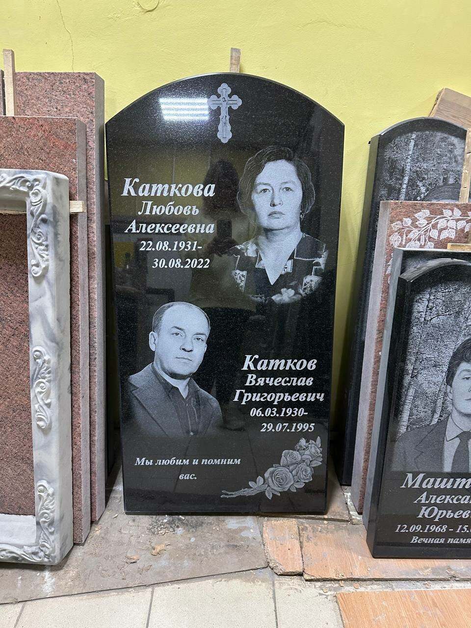 гранитный памятник, двойные гранитные памятники, памятник, памятники на могилу, памятники двойные