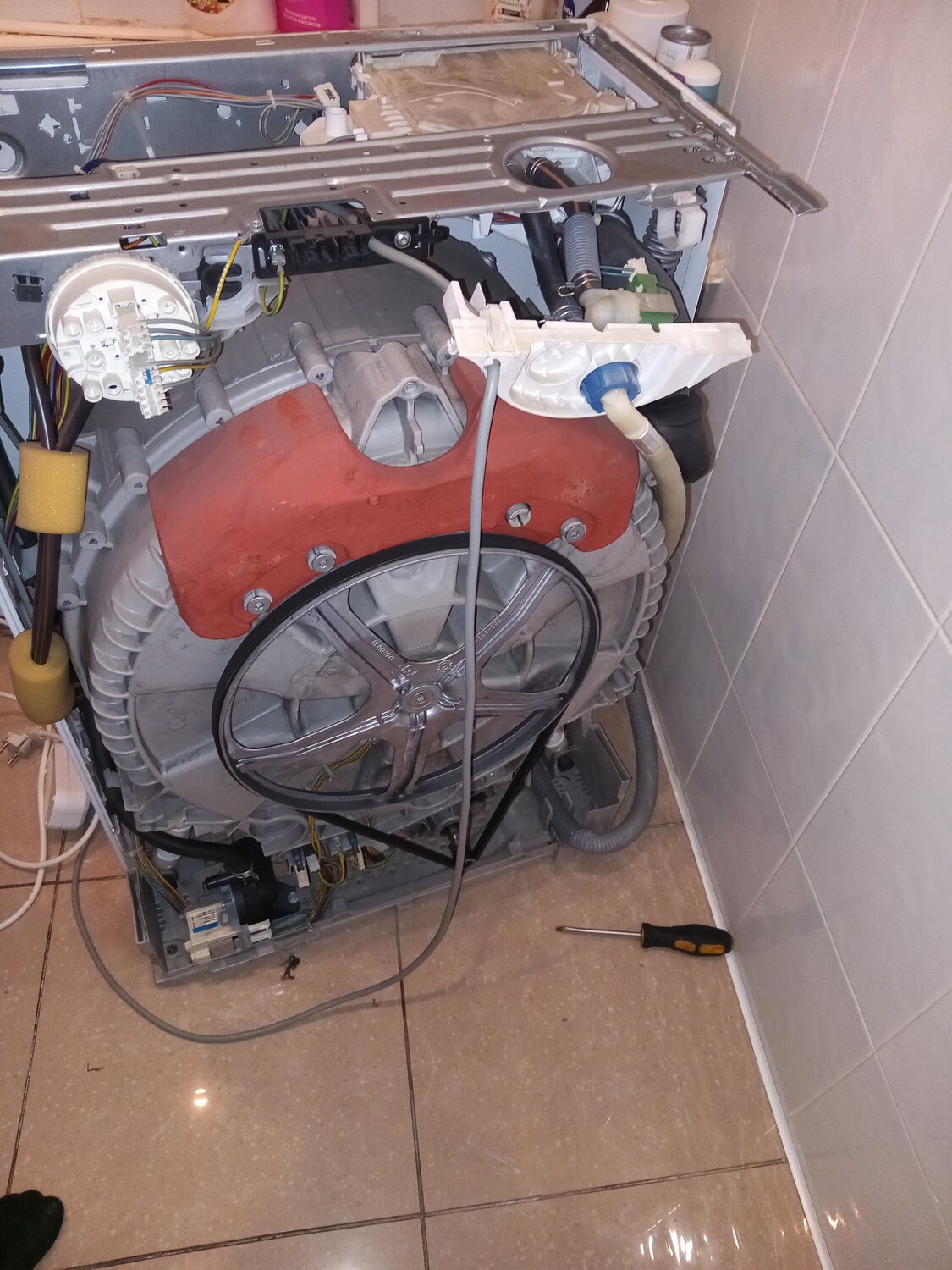 сломанная стиральная машина, стиральная машина ремонт, бытовая техника, стиральная машина занусси, стиральная машина