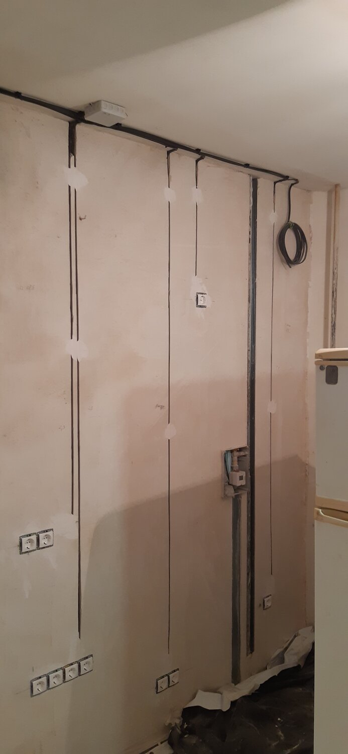 монтаж электропроводки в доме, электропроводка в квартире, монтаж электропроводки в квартире, электромонтаж штробление стен, монтаж электропроводки