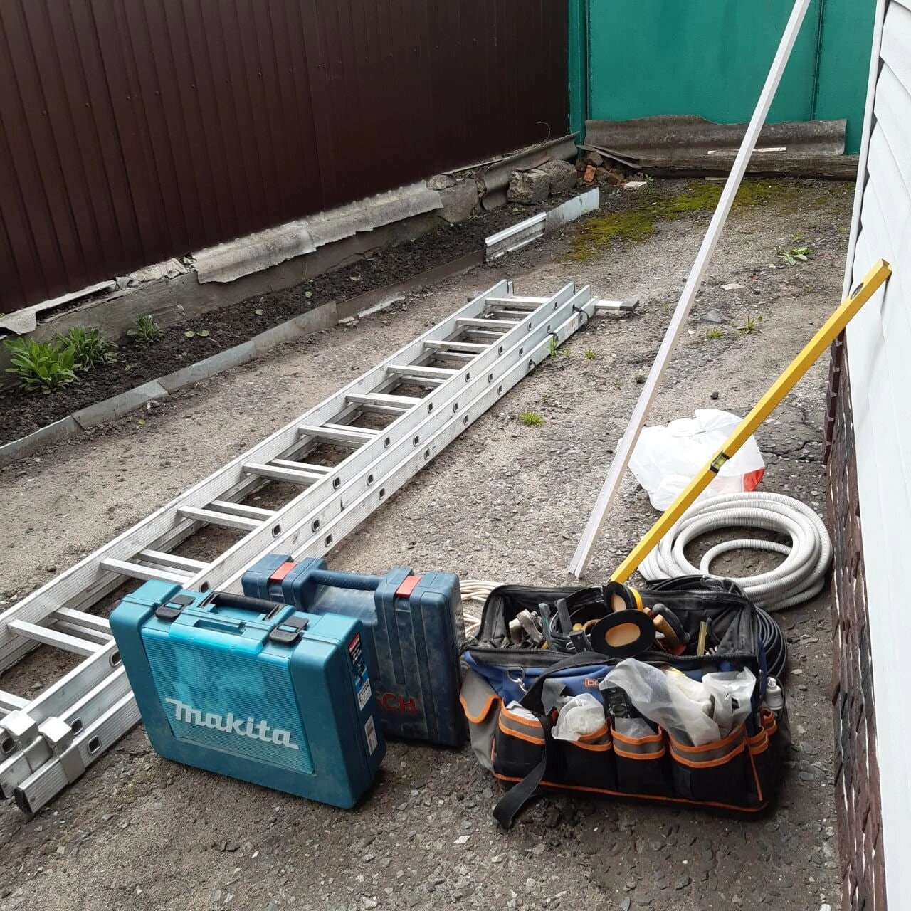 техника, приставная лестница из пластика, монтаж, лестница выдвижная, makita ud2500