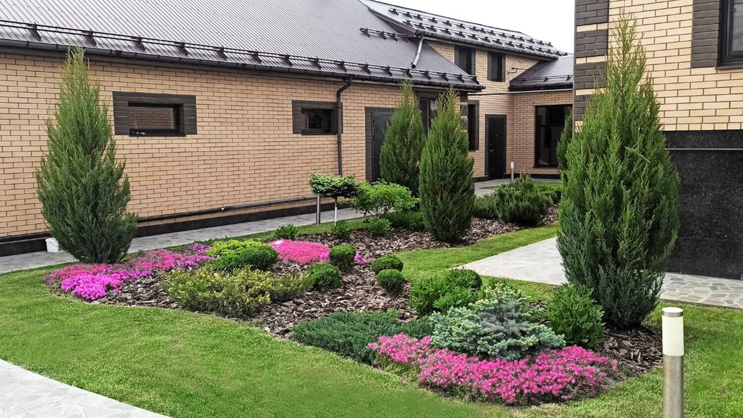 ландшафтные дизайны, ландшафтный дизайн участка, ландшафтный дизайн двора, ландшафтный дизайн входной зоны, клумбы ландшафтный дизайн