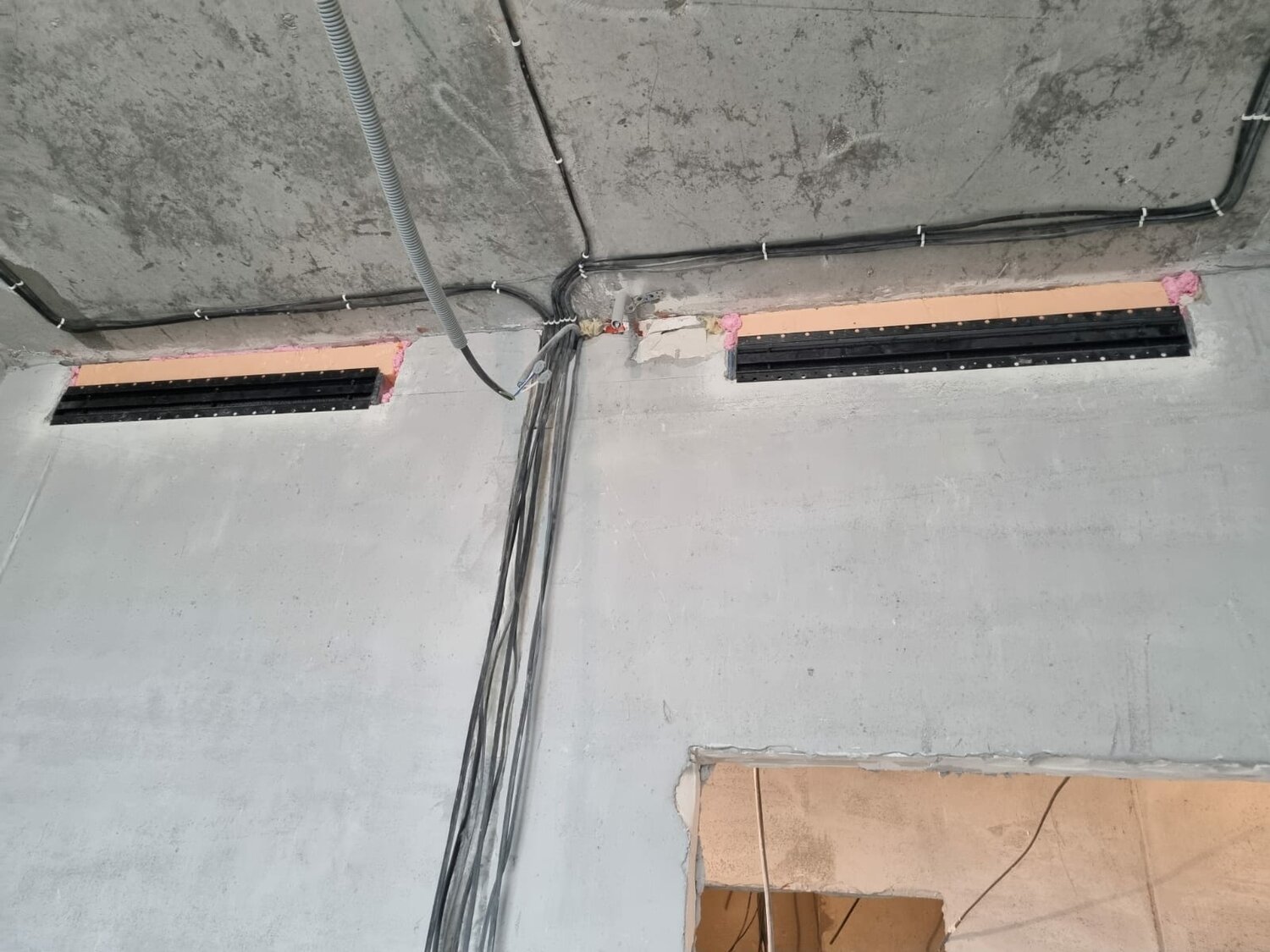 электрика в панельном доме, монтаж электропроводки, электромонтаж, прокладка электропроводки, электромонтажные работы