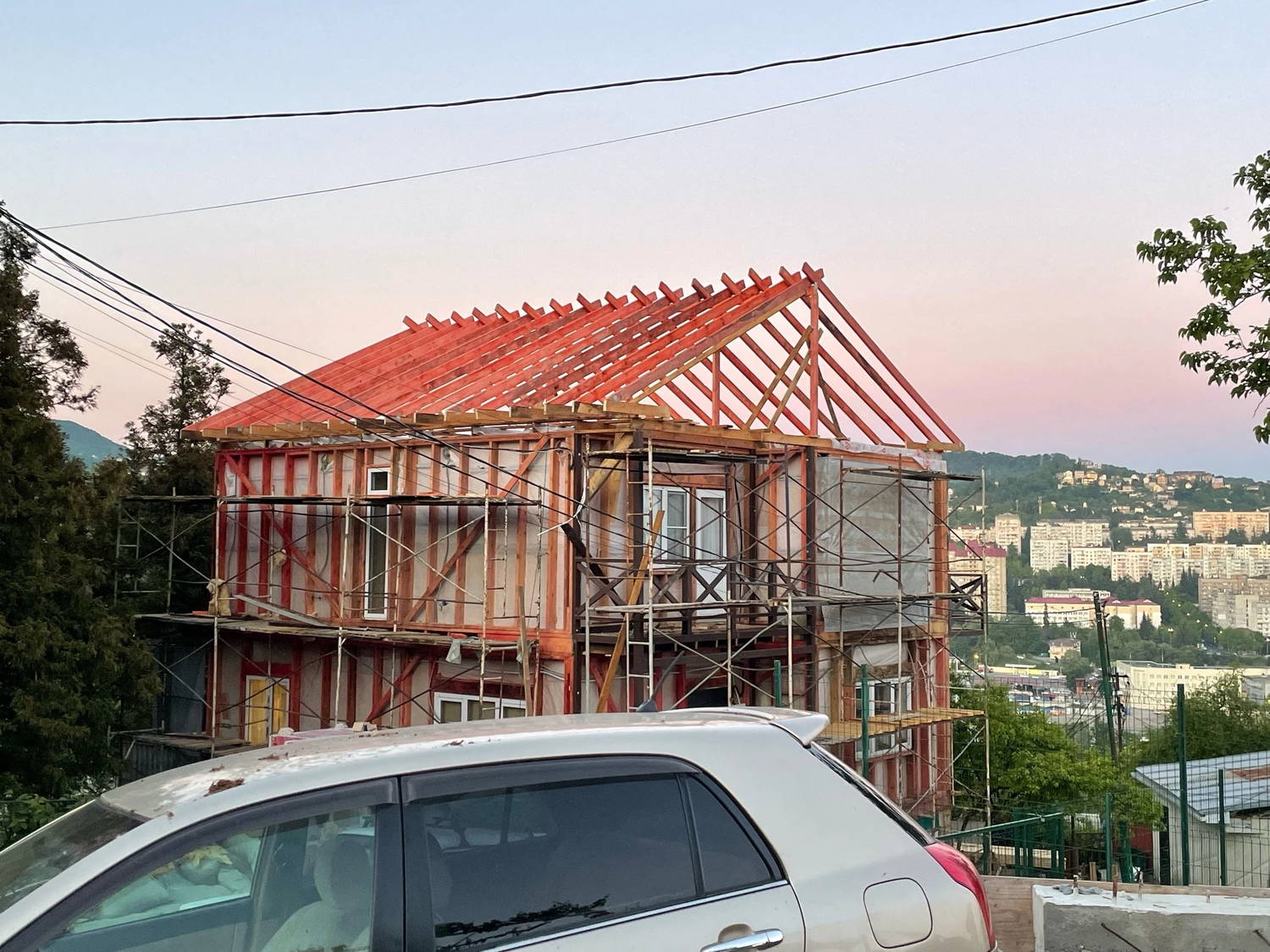 кровля сочи, строительство каркасных домов, строительство крыши, вальмовая кровля стропильная система, каркас крыши дома