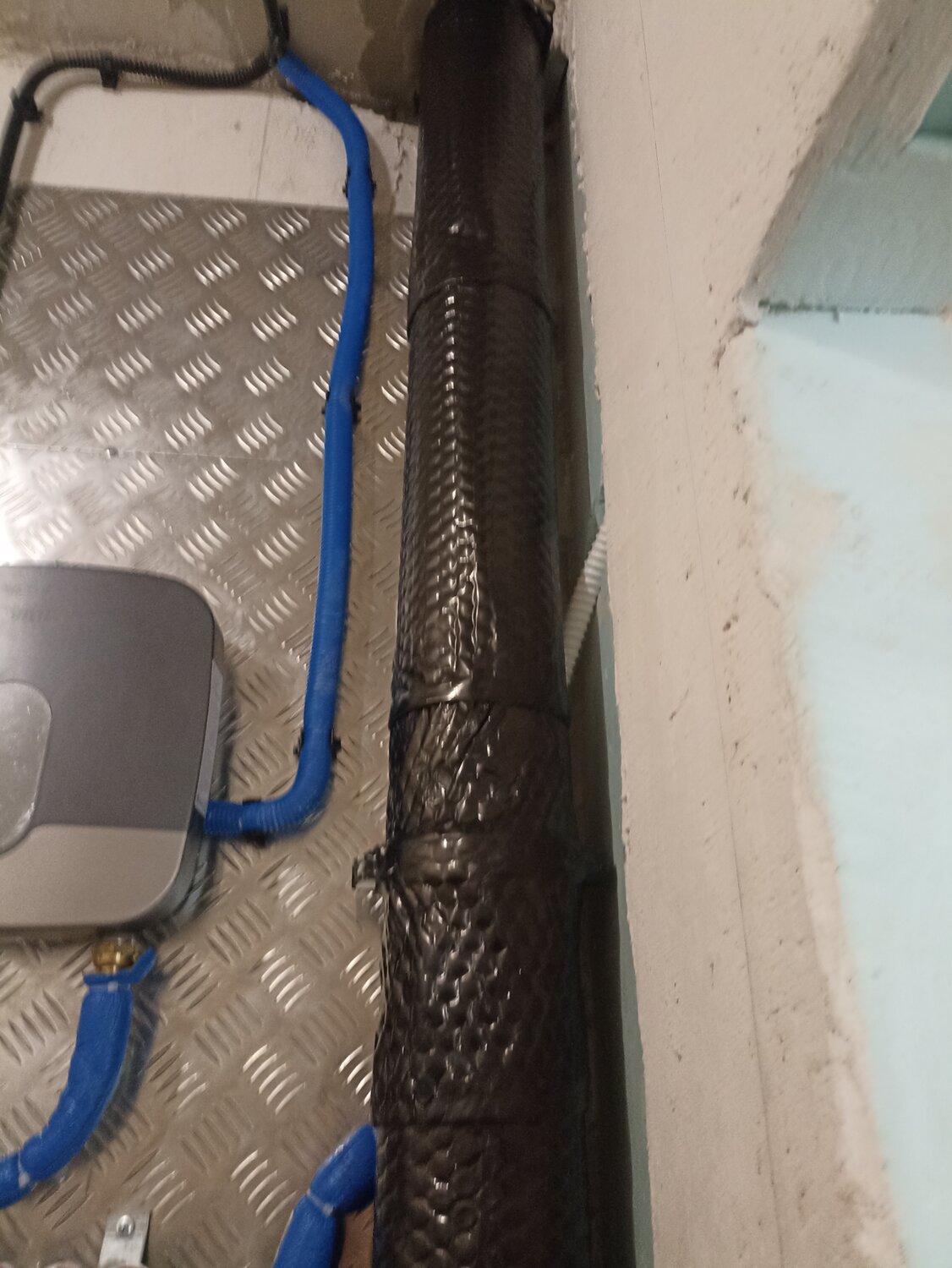 шумоизоляция канализационного стояка, шумоизоляция для канализационных труб, звукоизоляция канализационного стояка, вентиляционная труба, шумоизоляция стояка