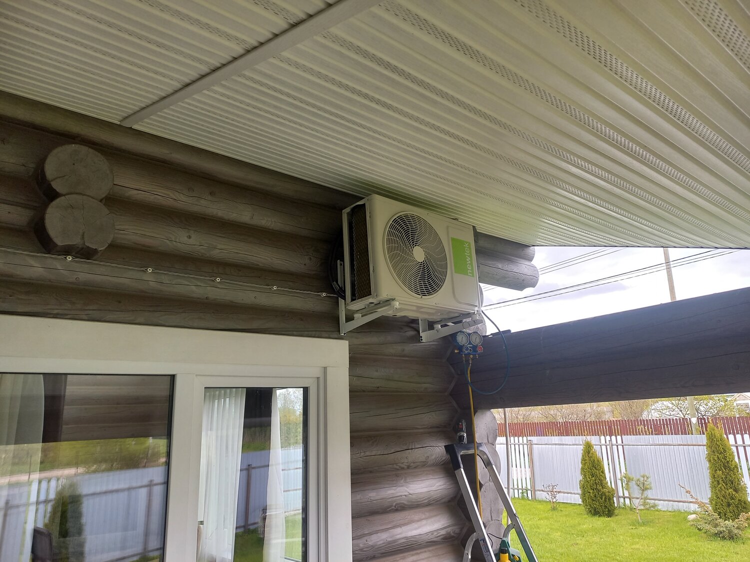 монтаж кондиционера, кондиционер наружный блок, установленный кондиционер, кондиционер бу, кондиционер фас